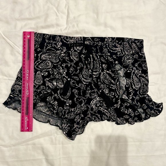 MUDD BRAND BLACK PAISLEY COMFY SHORTS SIZE S - Picture 4 of 4